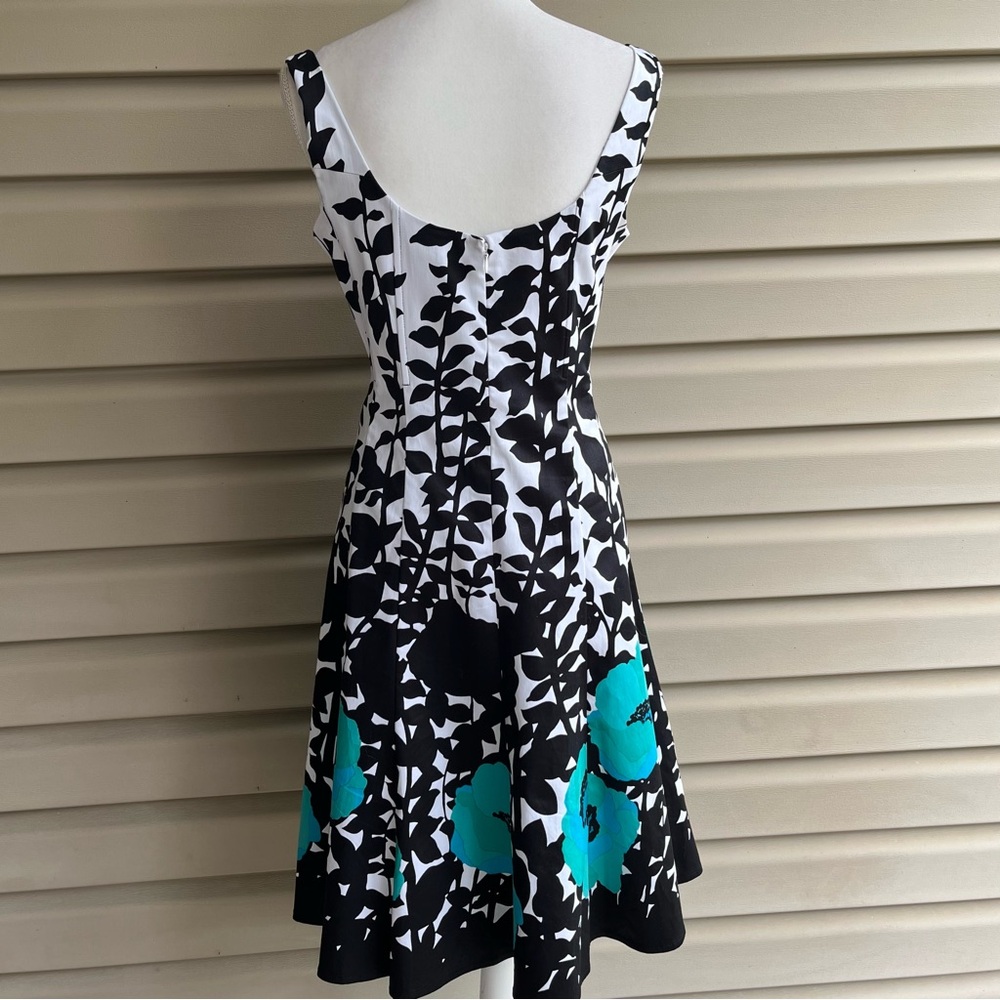 •Nine West• Sleeveless Floral Fit and Flare Dress - Size 12 - Picture 5 of 9
